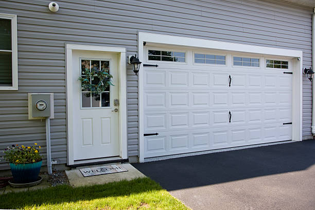 24/7 Emergency Garage Door Panel Replacement experts in Washington Park, FL